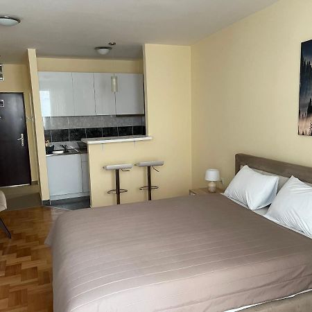 Trident Apartments 2 Ni Екстериор снимка