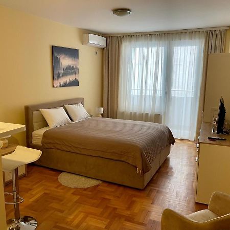 Trident Apartments 2 Ni Екстериор снимка