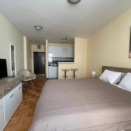 Trident Apartments 2 Ni Екстериор снимка