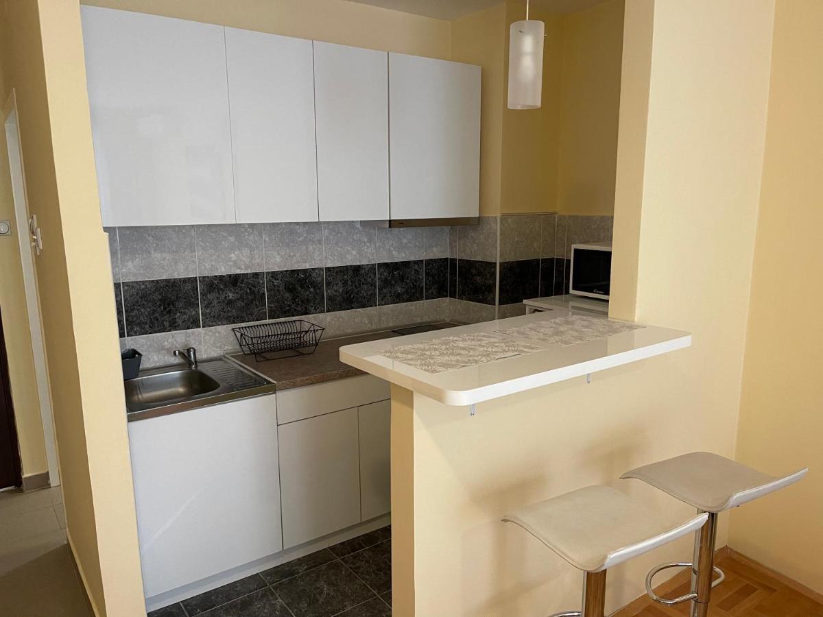 Trident Apartments 2 Ni Екстериор снимка