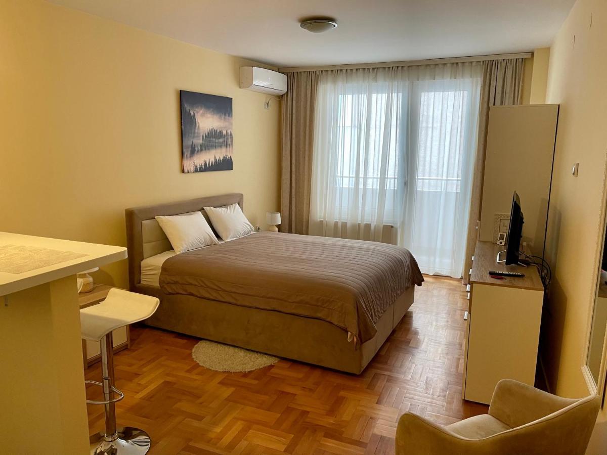 Trident Apartments 2 Ni Екстериор снимка