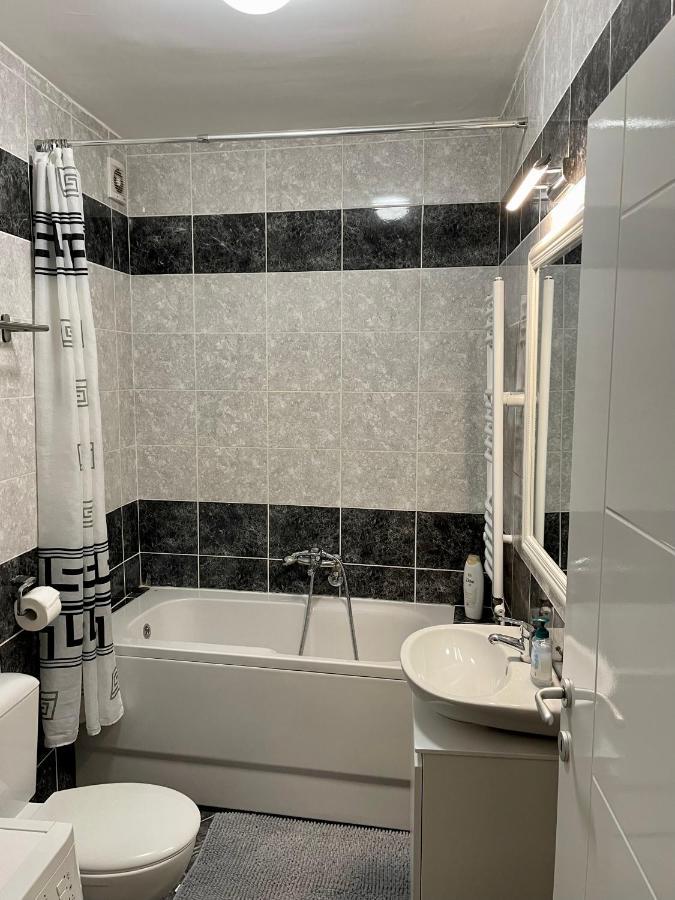 Trident Apartments 2 Ni Екстериор снимка